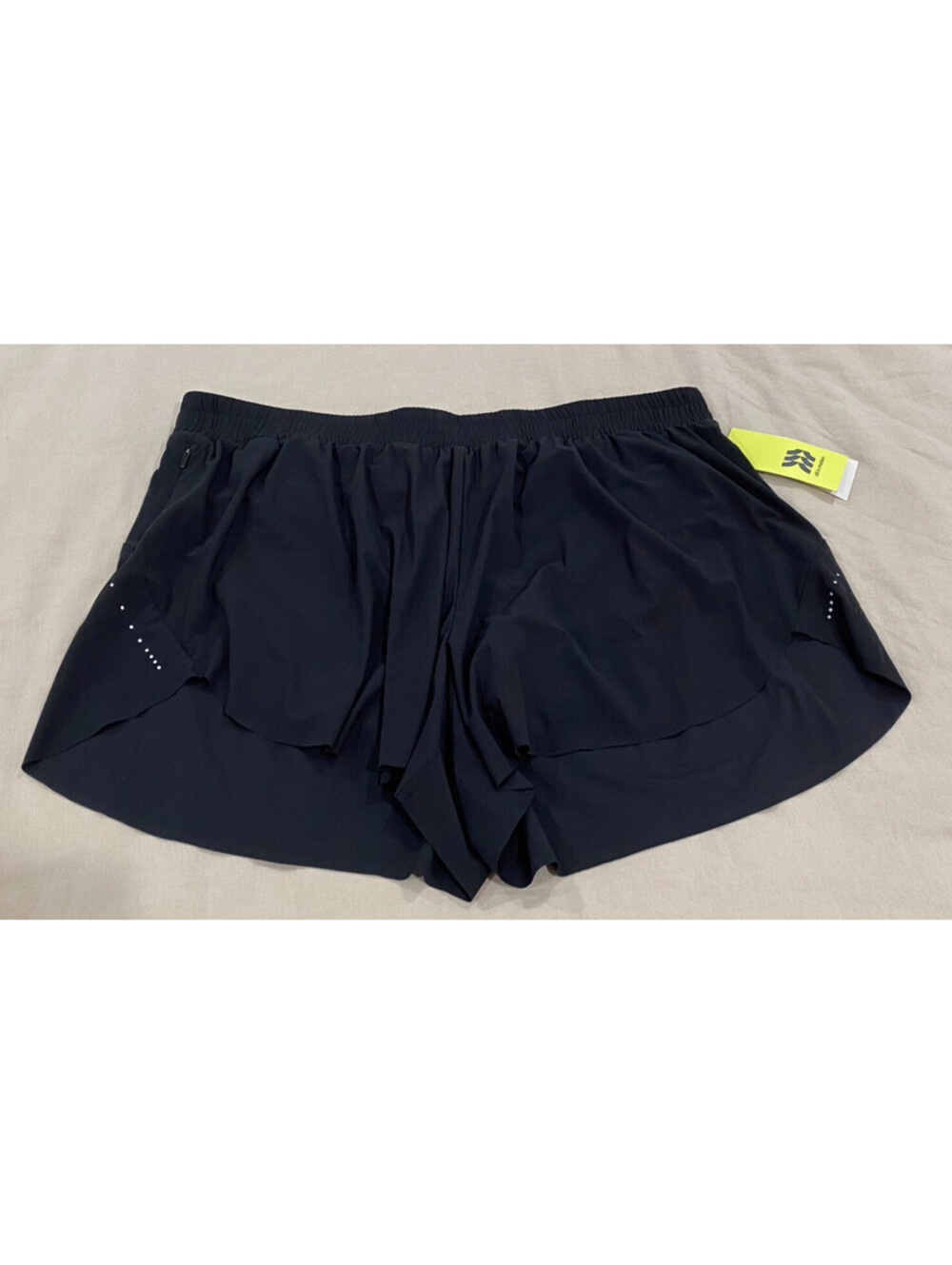 All in Motion Women’s Mid-Rise Run Shorts with Pocket Black Size Medium NWT